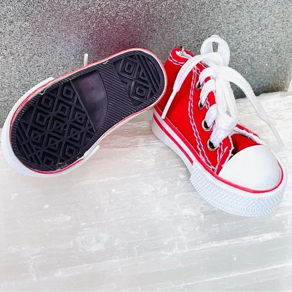 MINI SNEAKER KEYRINGS 2 RED his hers running shoes Athlete Trainers party favor - Picture 2 of 4